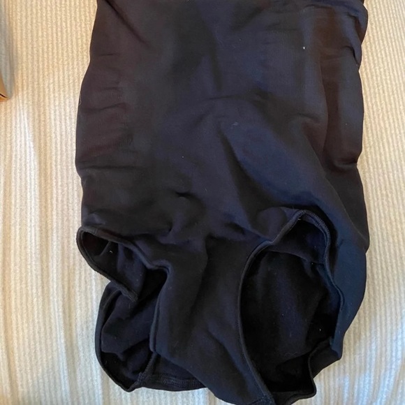 Skims black shapewear - Picture 2 of 2